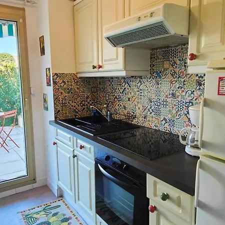 Apartment Private Garden In The Heart Of Saint-Raphael