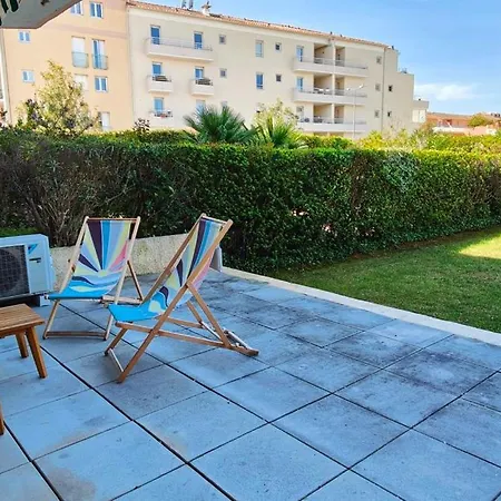 Apartment Private Garden In The Heart Of Saint-Raphael *